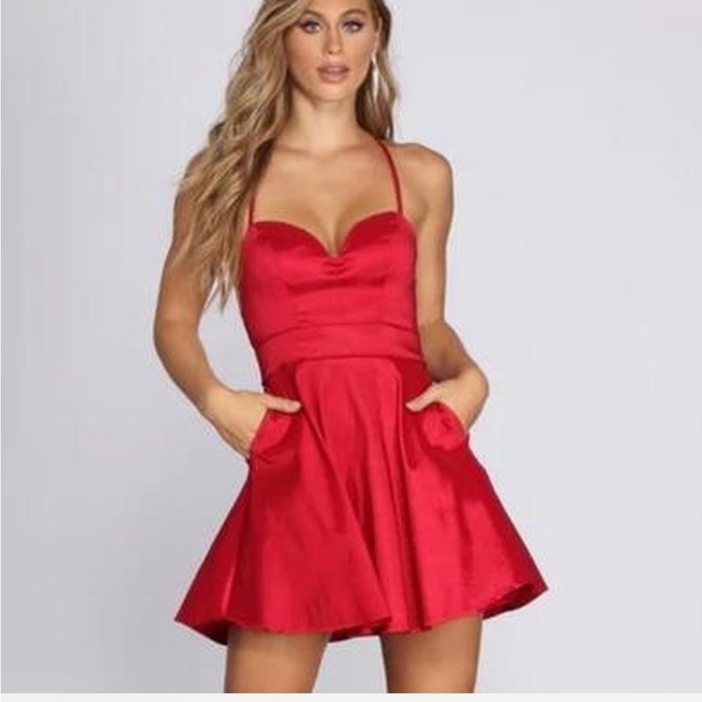 Windsor Taryn Tulle Taffeta Party Dress
Size 5 Magenta Mini Dress pockets